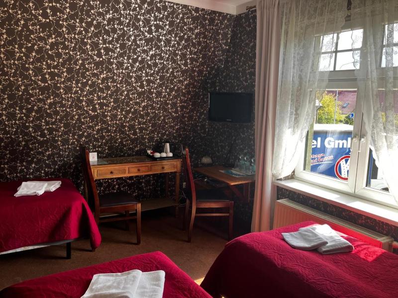 Comfort Triple Room with Shower image 4