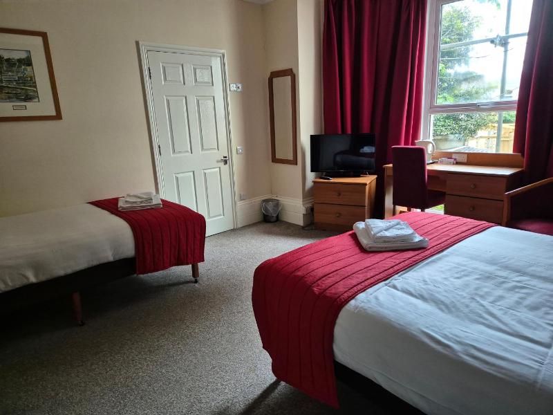 Standard Twin Room image 2