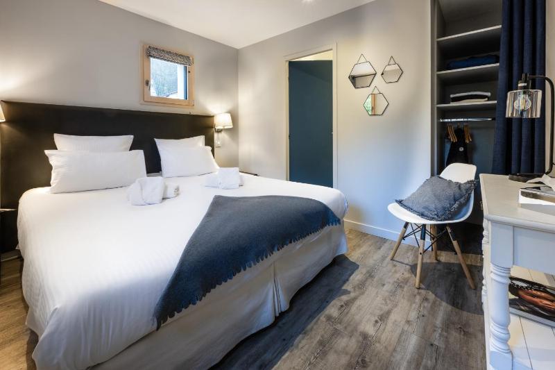 Apartment with Mountain View image 3