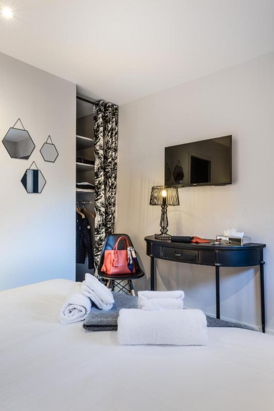 Apartment with Mountain View image 1