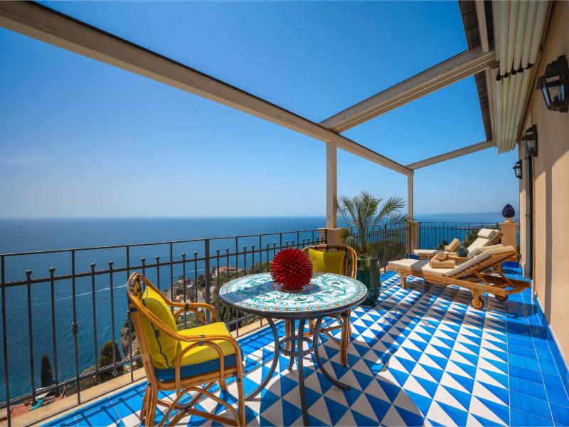Isola Bella Penthouse Suite image 4