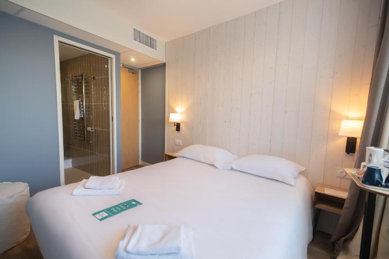 Double Room Courtyard Side image 1