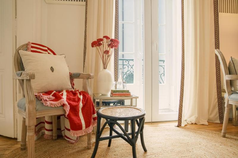 Junior Suite with Balcony image 3