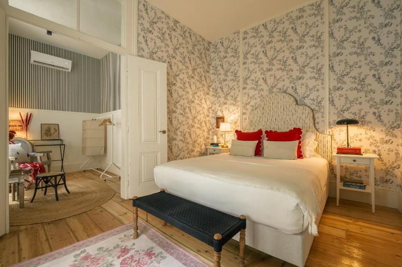 Junior Suite with Balcony image 1