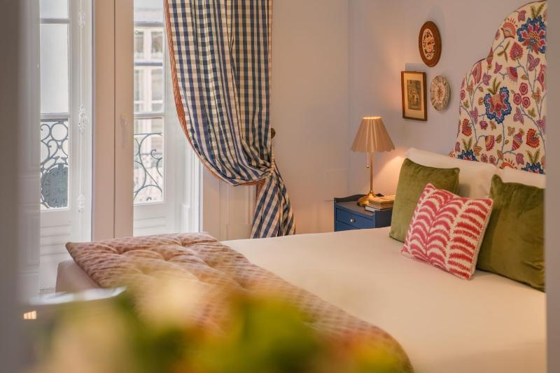 Junior Suite with Balcony image 3