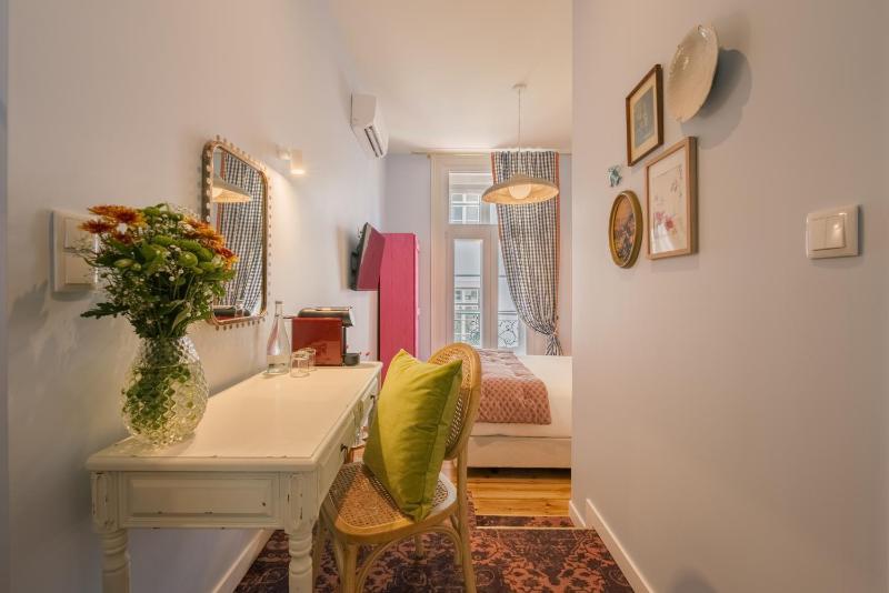 Junior Suite with Balcony image 4