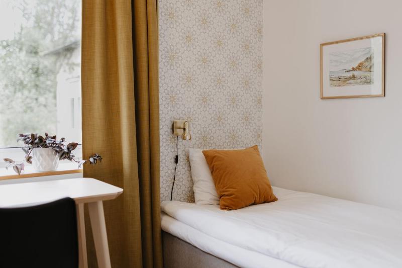 Twin Room image 3