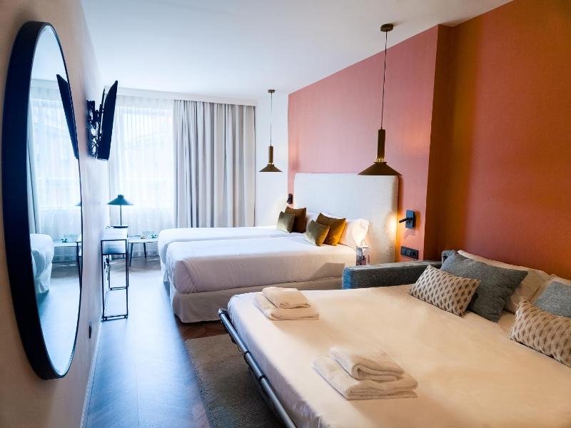 Deluxe Family Room image 1