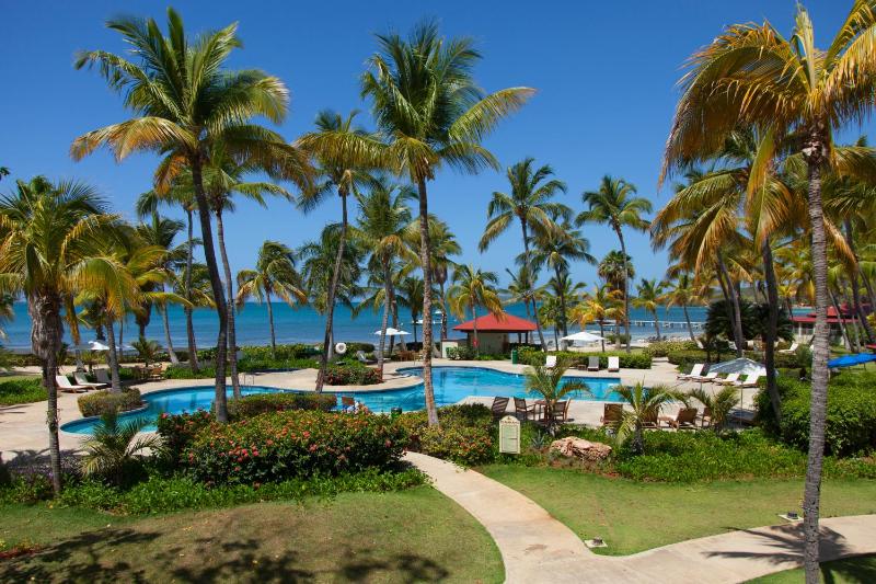 Deluxe Double Room with Sea View image 3