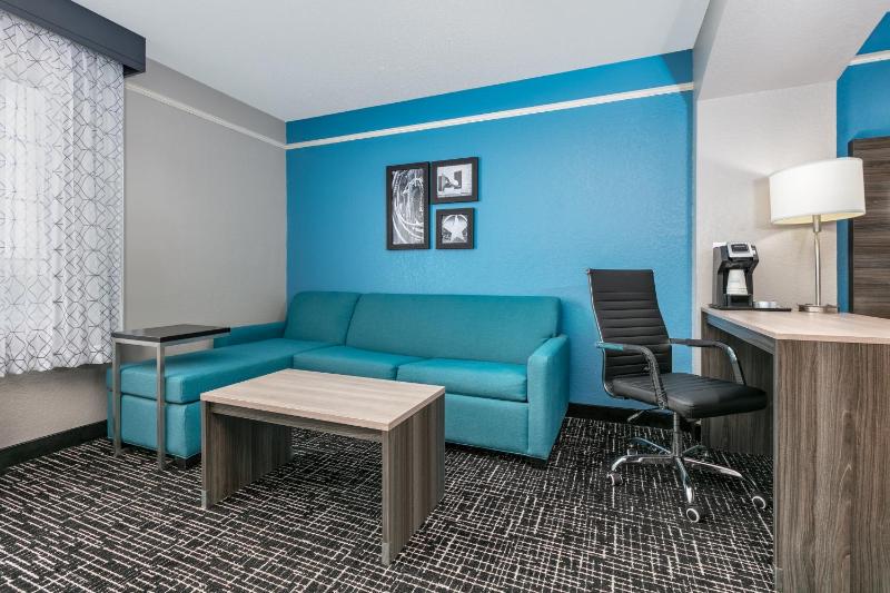 Executive King Room image 3