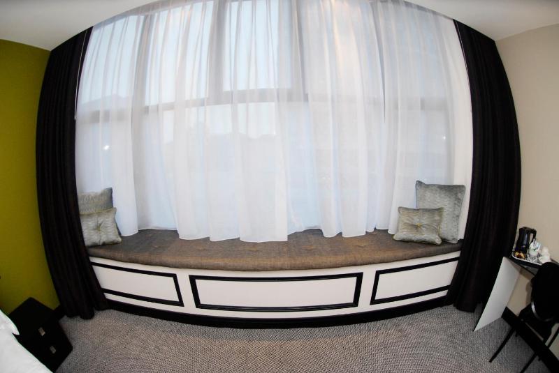 Quadruple Room image 2