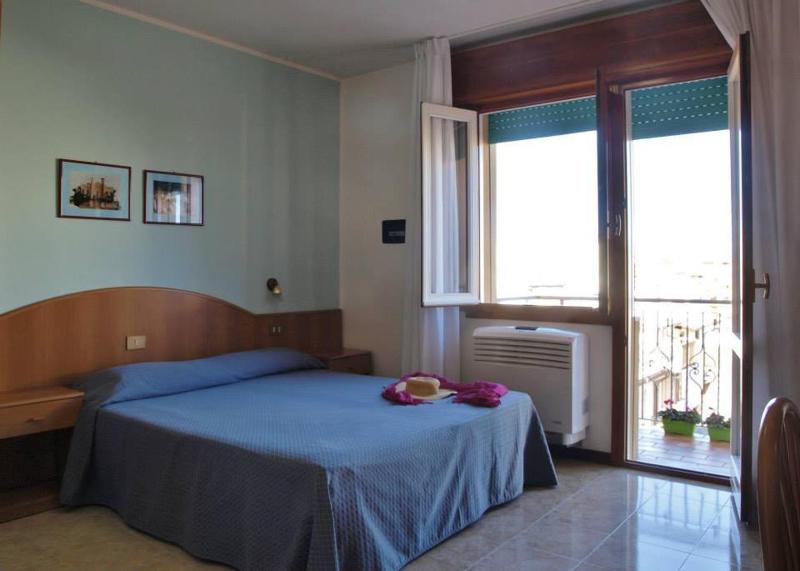 Triple Room image 2