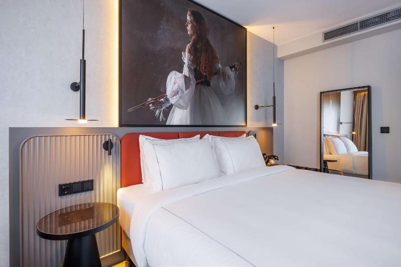 Standard Double Room image 3