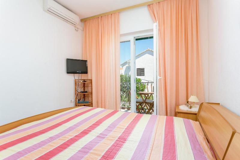 Double Room Supetar 5658d - image 9