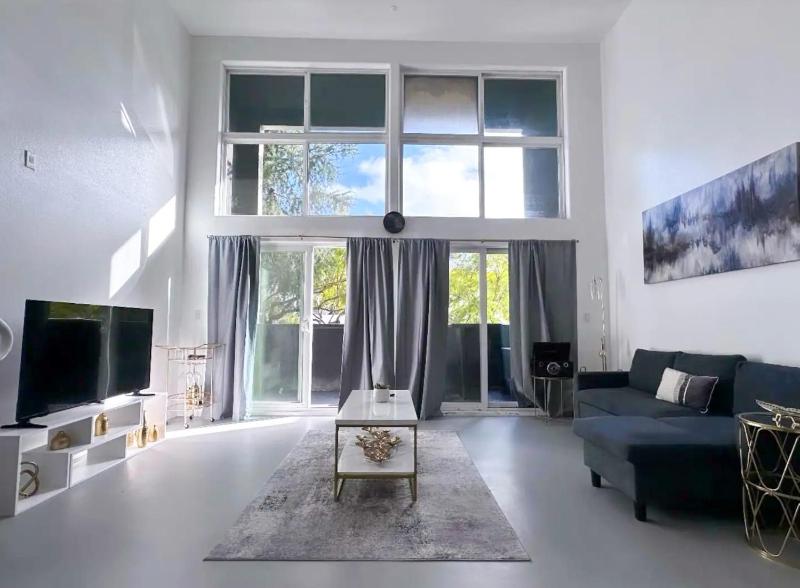 Beautiful Loft in Little Italy SD with Parking - image 11