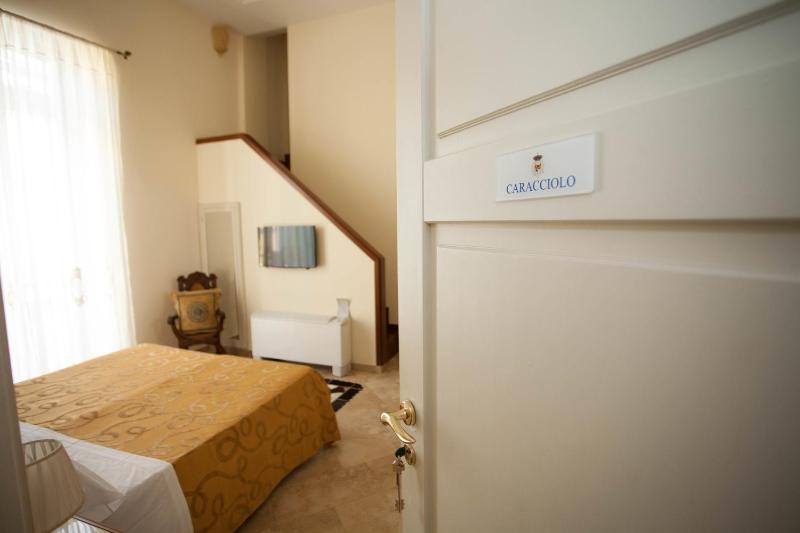 Suite with Spa Bath image 2