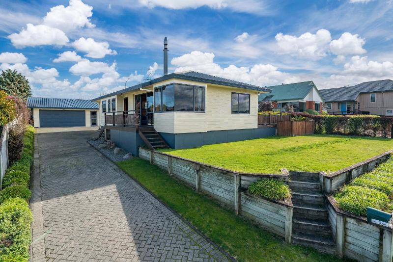 Getaway on Grove - Lake Taupo Holiday Home - image 2