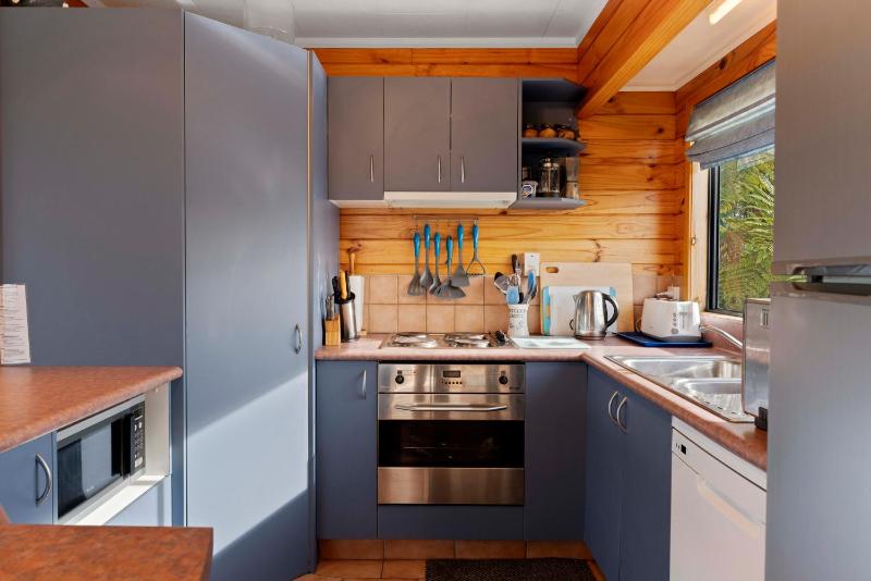 Getaway on Grove - Lake Taupo Holiday Home - image 8