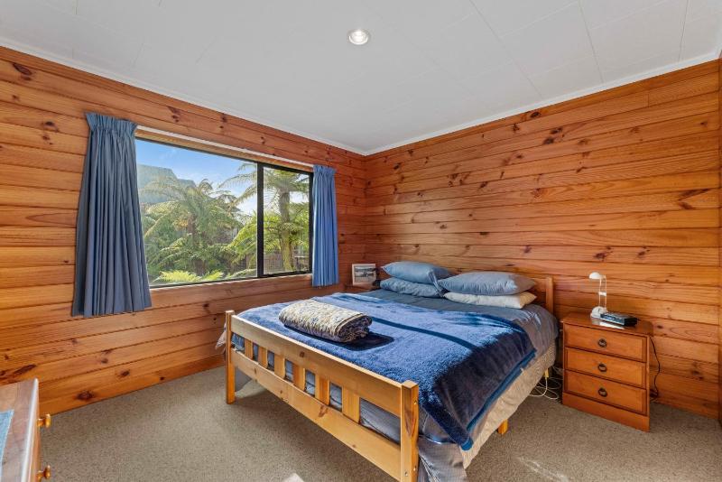 Getaway on Grove - Lake Taupo Holiday Home - image 11