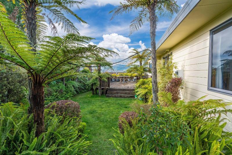 Getaway on Grove - Lake Taupo Holiday Home - image 18