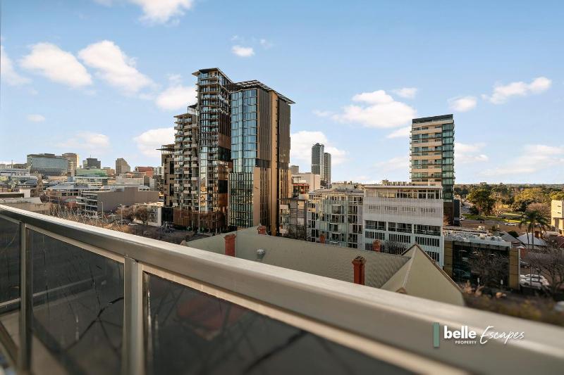 2 BR Apartment with Car Parking in City East - image 5