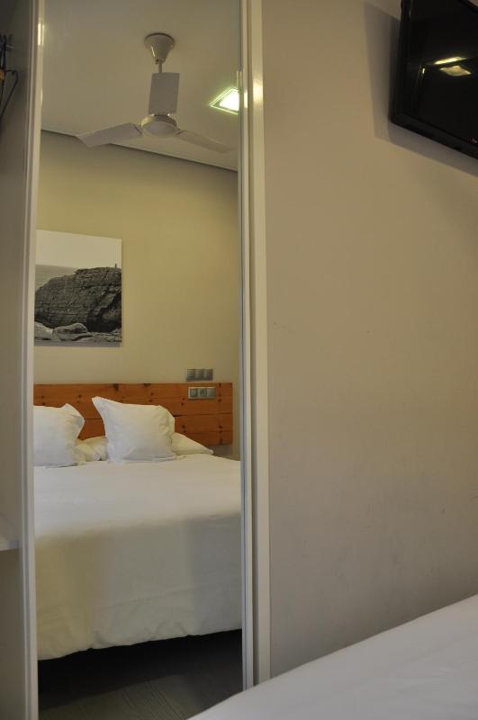 Budget Double Room image 4