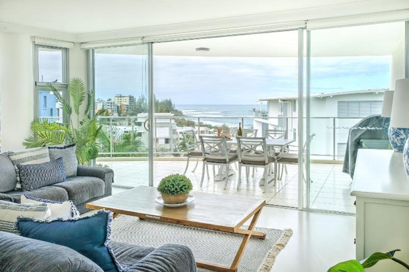 Hamptons Style Penthouse at Kings Beach - image 9