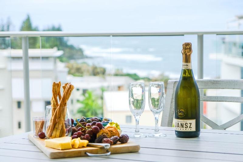 Hamptons Style Penthouse at Kings Beach - image 21