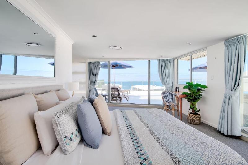 Hamptons Style Penthouse at Kings Beach - image 13