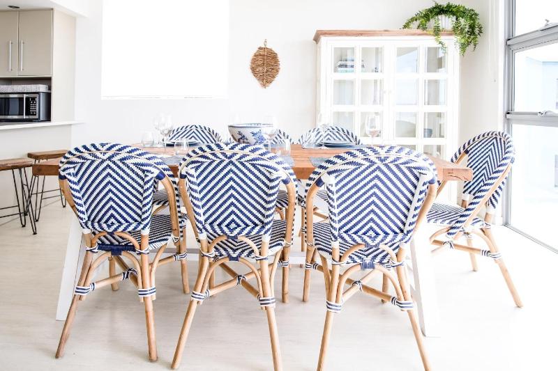 Hamptons Style Penthouse at Kings Beach - image 10
