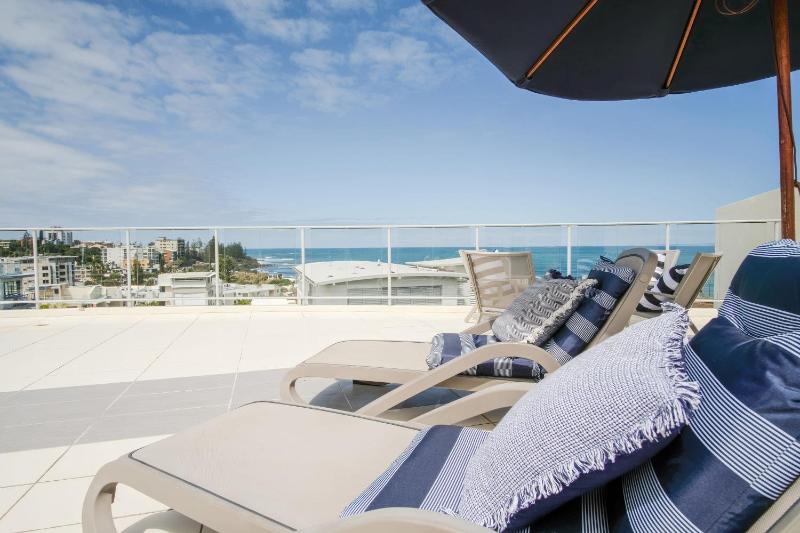 Hamptons Style Penthouse at Kings Beach - image 24