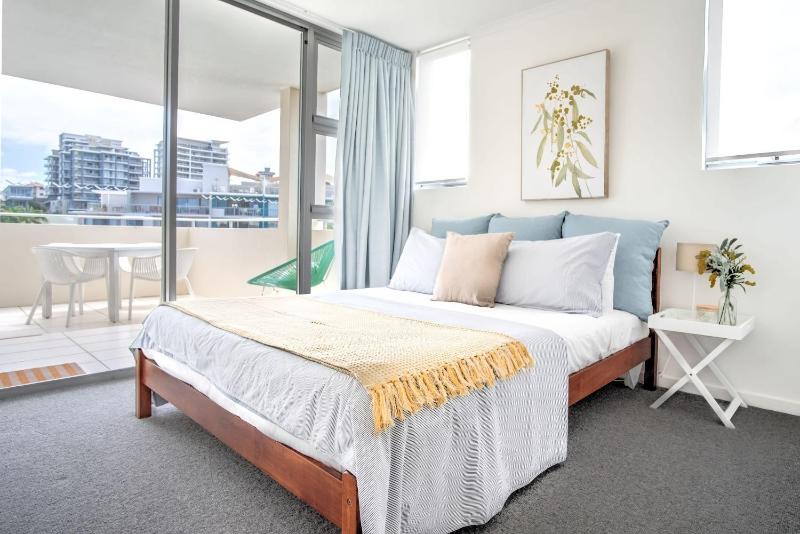 Hamptons Style Penthouse at Kings Beach - image 22