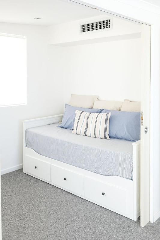 Hamptons Style Penthouse at Kings Beach - image 20