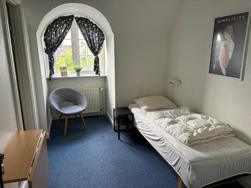 Single Room with Private Bathroom image 4