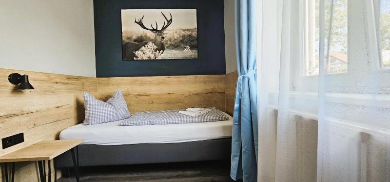 Standard Single Room image 3