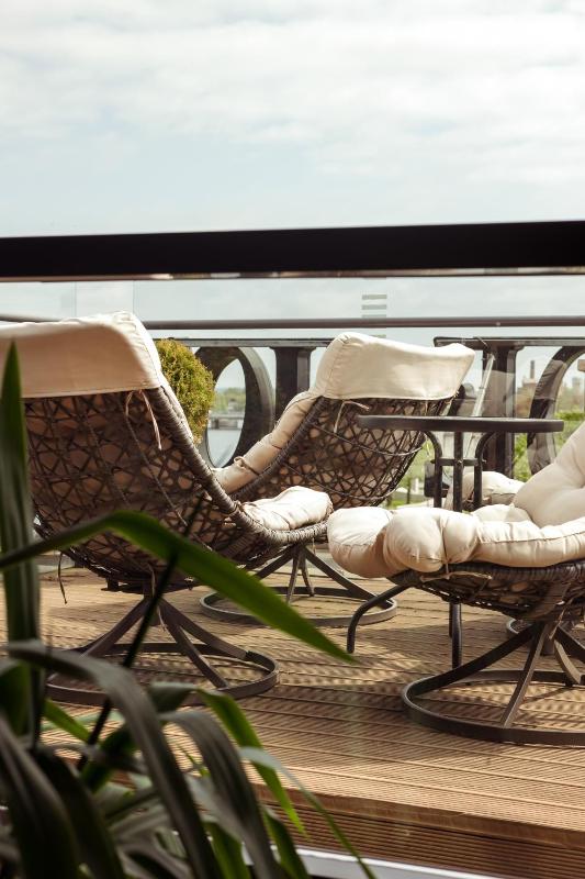 One-Bedroom Apartment image 4