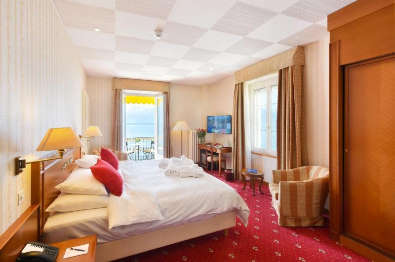 Deluxe Double or Twin Room with Lake View image 3