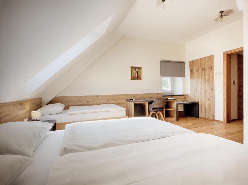 Quadruple Room with Private Bathroom image 3
