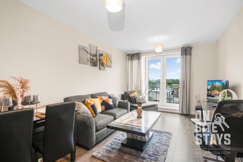 OnSiteStays - Charming 2BR in Central Hatfield with Parking Images