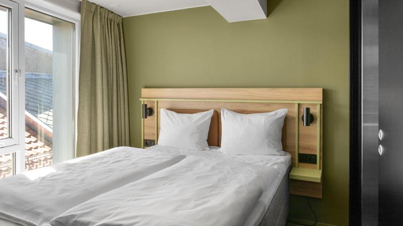 Compact Double image 1