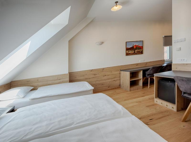 Triple Room with Private Bathroom image 4