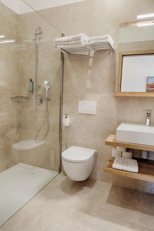 Triple Room with Private Bathroom image 3