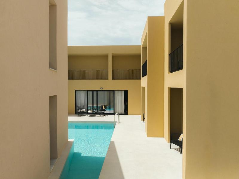 Marea Luxury Suites - image 7