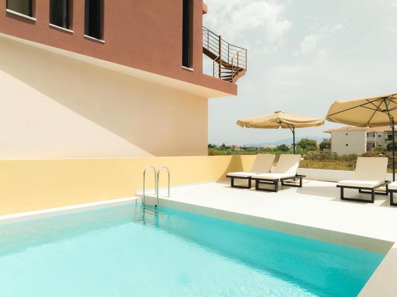 Marea Luxury Suites - image 20