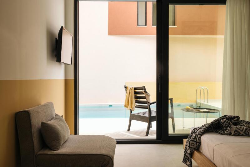 Marea Luxury Suites - image 23