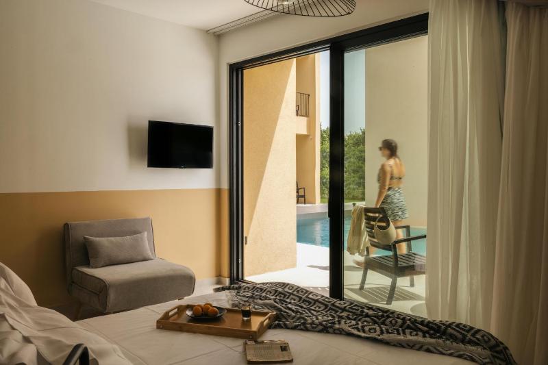 Marea Luxury Suites - image 30