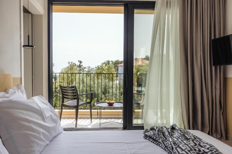 Marea Luxury Suites - image 18
