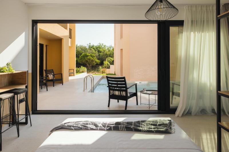 Marea Luxury Suites - image 13