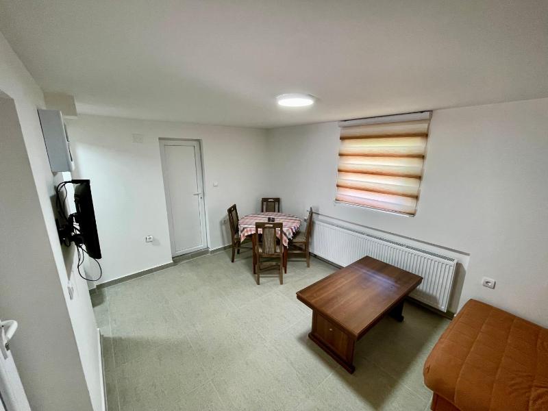 One-Bedroom Apartment image 4