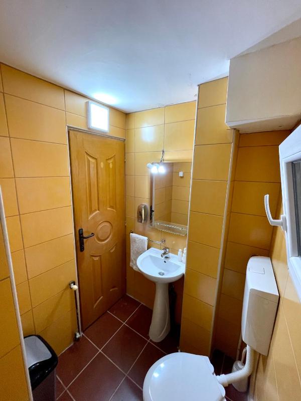 Two-Bedroom Apartment with Mountain View image 3